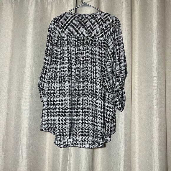 TORRID HARPER 3/4 SLEEVE SIZE 4 - Picture 2 of 3